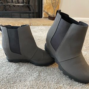 Sorel - Youth Joan of Arctic Wedge Chelsea Boot - Size 5y (womens 6/7)